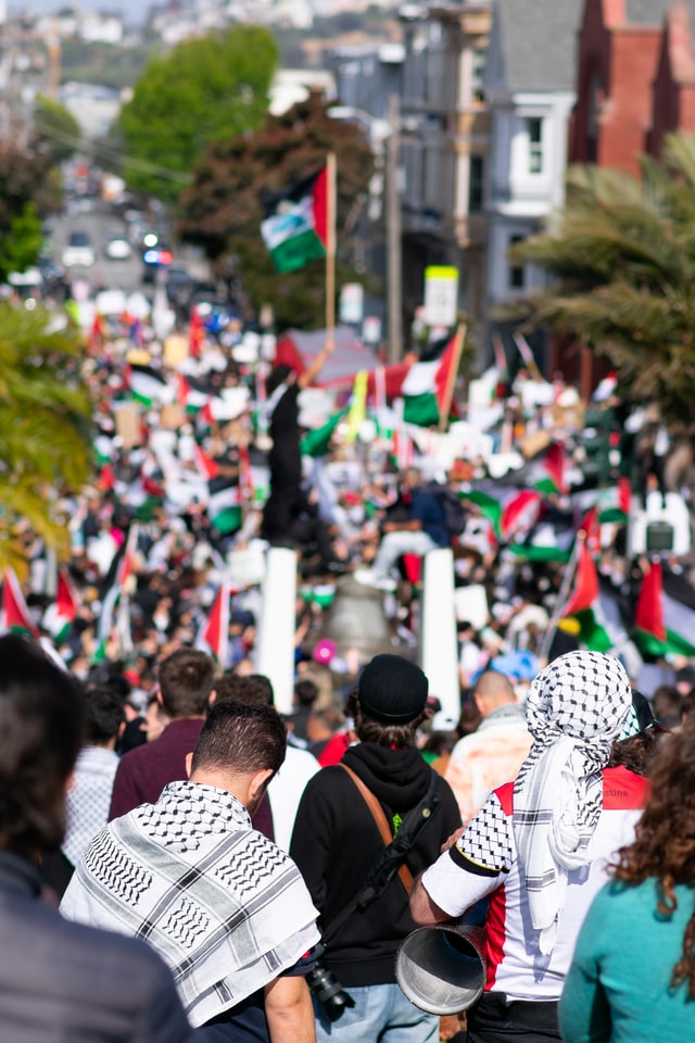 palestinians-on-street