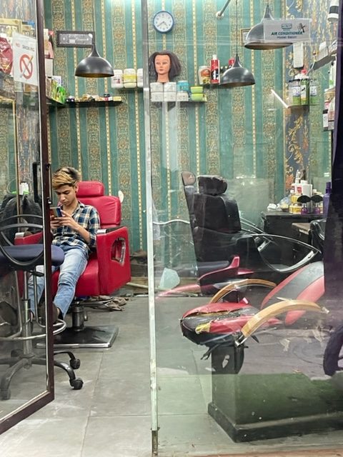 boy-in-nizamuddin-barber-shop-rotated